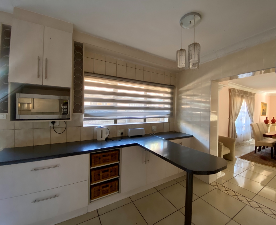 5 Bedroom Property for Sale in Heuwelsig North West